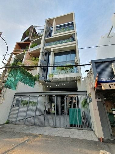 Cho thuê nhà nguyên căn đoạn 2 chiều Võ Văn Tần,Q 3. Có thang máy