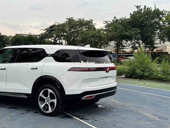 VinFast VF9 2025 Eco