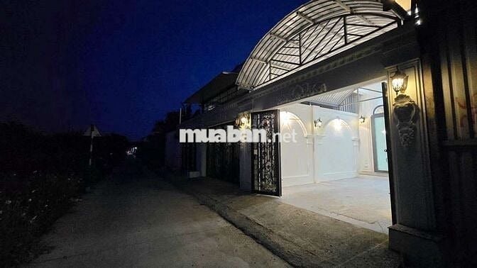 Bán căn nhà 1 trêt 1 lầu .sân đậu oto. Ngân hàng hỗ trợ 1 tỉ 2