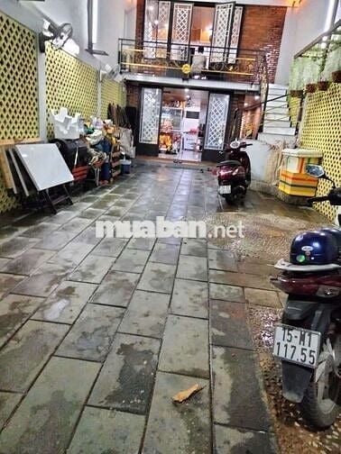 Nhà thuê sân xe hơi gần sân vận động Đông hoà Dĩ An