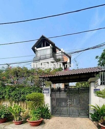 BIỆT THỰ BÊN SÔNG CÓ  HẦM RƯỢU, PHÒNG KARAOKE, SÂN VƯỜN, GARA Ô TÔ