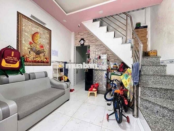 Bán nhà 2tỷ 15, Dt 20m2- 2 tầng- Bình Tân - sổ riêng giáp Tân Phú