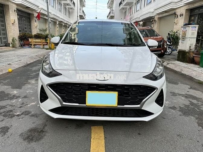 Hyundai i10 đời 2022 số sàn màu trắng sedan