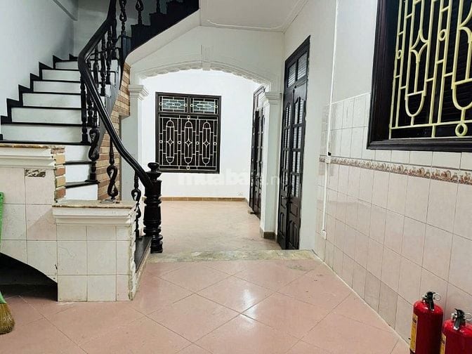 Chính chủ cho thuê cả  nhà 4 tầng, 1 tum, 6 phòng, Đê Trần Khát Chân