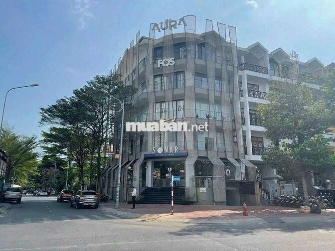 Nhà góc 2 mặt tiền – Đường D4, Him Lam, Quận 7

Diện tích: 13 x 20 m