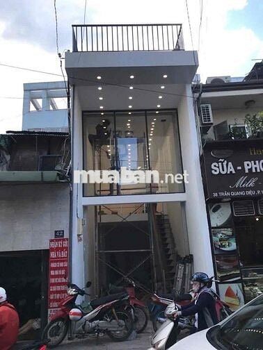 💥 NHÀ MẶT TIỀN TRẦN QUANG DIỆU – TRUNG TÂM THỜI TRANG QUẬN 3