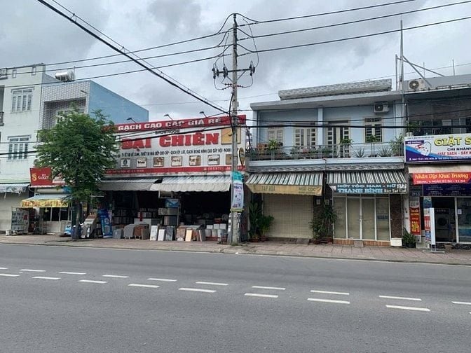 Bán nhà mặt tiền kinh doanh Tô Ký 20x40m, Hóc Môn vị trí đẹp