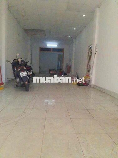 Nhà mặt tiền 4,5*40 trống suốt tiện kinh doanh