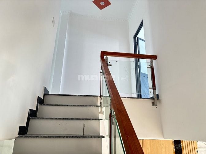 Cần bán nhà 1 trệt-1 lầu phong cách hiện đại. Ấp 5 Phước Vân-cần đước