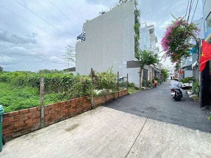 Bán gấp lô đất hẻm xe hơi đường 12 Trường Thọ.DT 88.4m2 SHR, giá 6.4tỷ