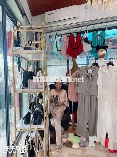 Cần sang lại shop , nhà đẹp nguyên căn .