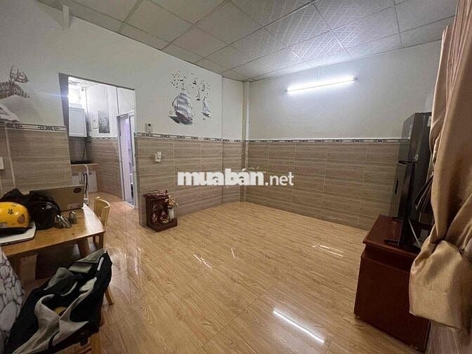 Cho thuê nhà nguyên căn Quận 4, diện tích 32m2, Đường Bến Vân Đồn.