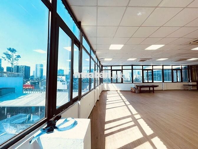 Chính chủ cần cho thuê văn phòng mặt phố Hoàng Cầu 160m2