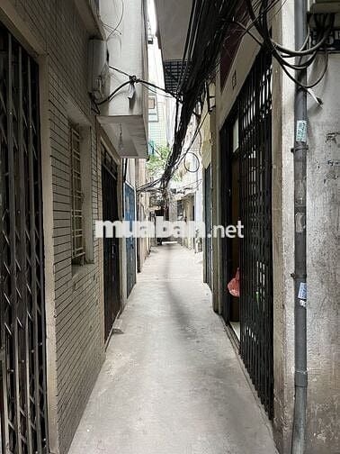 Cho thuê nhà trong ngõ 16m2, 4 tầng, 2 ngủ, 2 wc, bếp, khách, Đống Đa