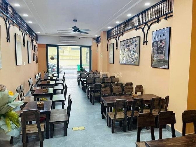 Tuyển nhân viên phục vụ ca chiều Quận 1 và quận 3