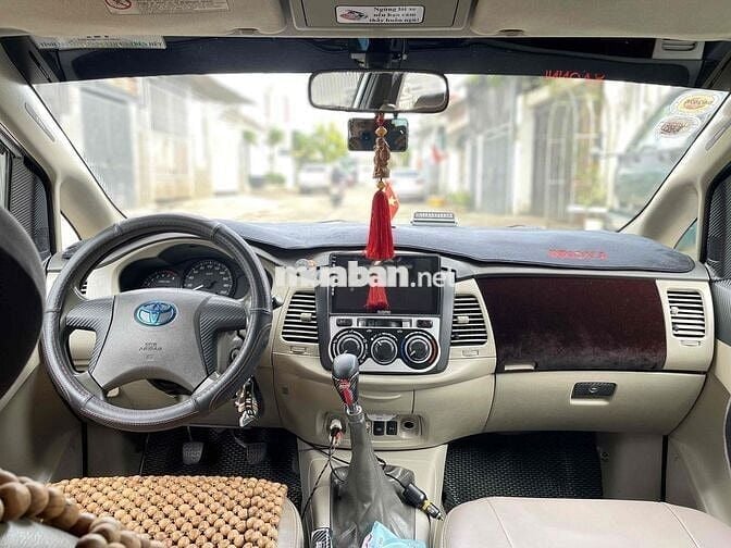 Toyota Innova 2014 2.0E - 300000