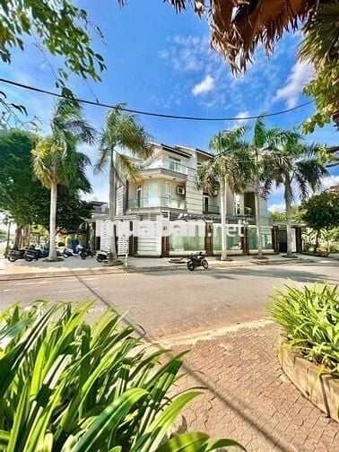 Cho thuê biệt thự 10 x 20 có 5pn 5wc sân thượng