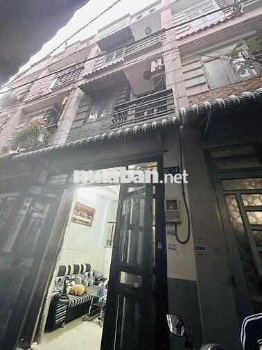 nhà 2 lầu đồng sở hữu mặt tiền vào 20 mét. hẻm 3 m rộng rãi thoải mái