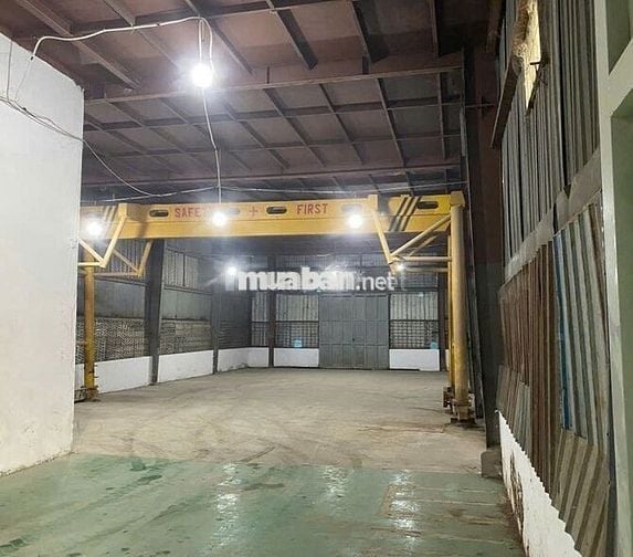 Chỉ *** 1 Kho có sẵn văn phòng cho thuê tại Quận 7 DT 1100m.