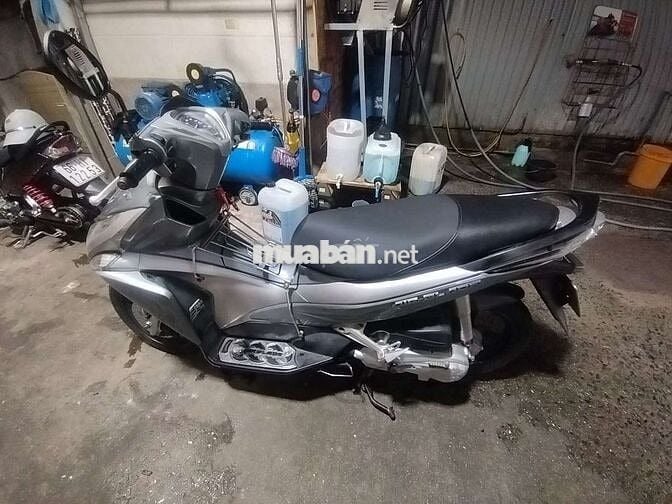 Muốn đổi xe nên cần ra đi em nó.