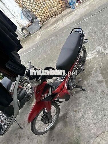 Xe máy màu Đỏ đen