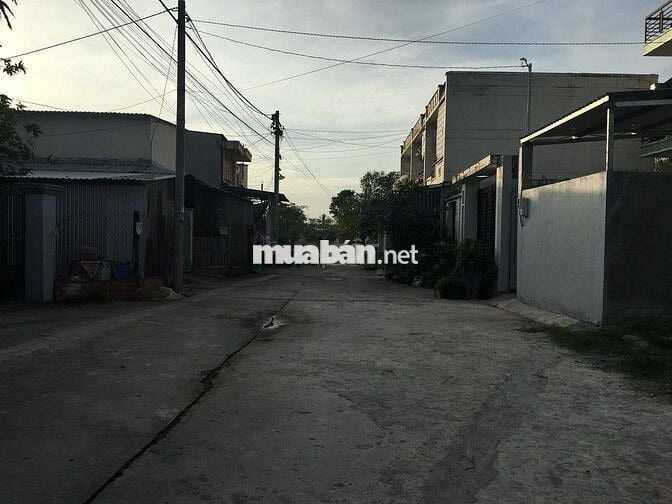 Phòng trọ cho thuê gần ngã tư Hóc Môn diện tích 18m2,gác 8m2, WC riêng