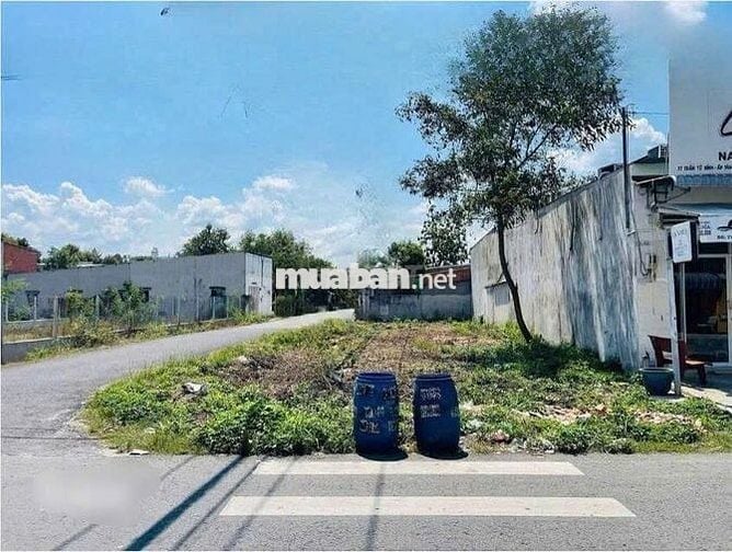 Bán Gấp Lô Góc 180M2 6x30 ngay chợ Việt Kiều sổ riêng có Thương Lượng