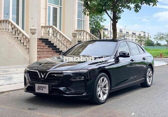 VinFast Lux A2.0 Turbo Đen Sedan 5 chỗ