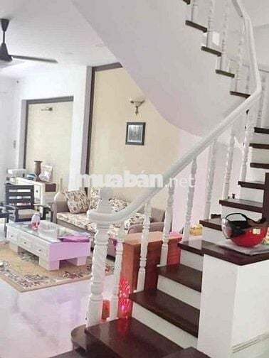 Cho thuê nhà 3 lầu KDC HimLam Quận 7