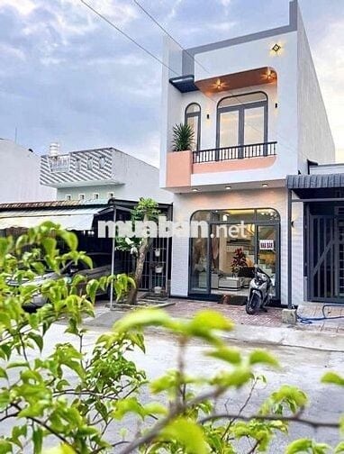 Bán gấp nhà 1 trệt 1 lầu giá 1tỷ5 ngay KCN Nam Tân Uyên 140m2