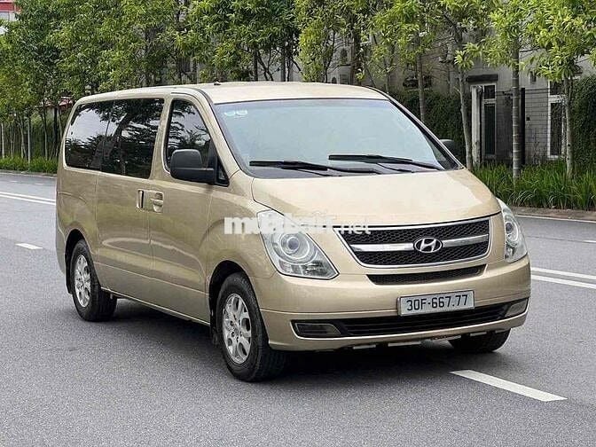 Hyundai Starex 9 chỗ Dầu Vàng cát