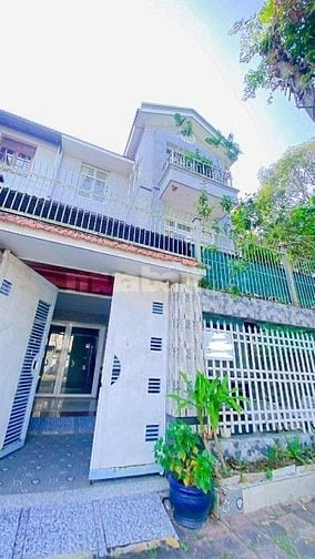 Cho thuê nhà ngang 8,5 m khu 586 có 5 phòng ngủ 12 triệu