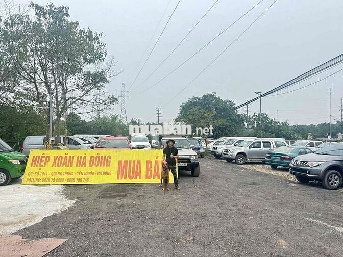 Nissan Livina 7 chỗ màu Vàng cát