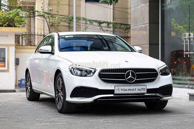 e cần bán mercedes E180 sx 2022