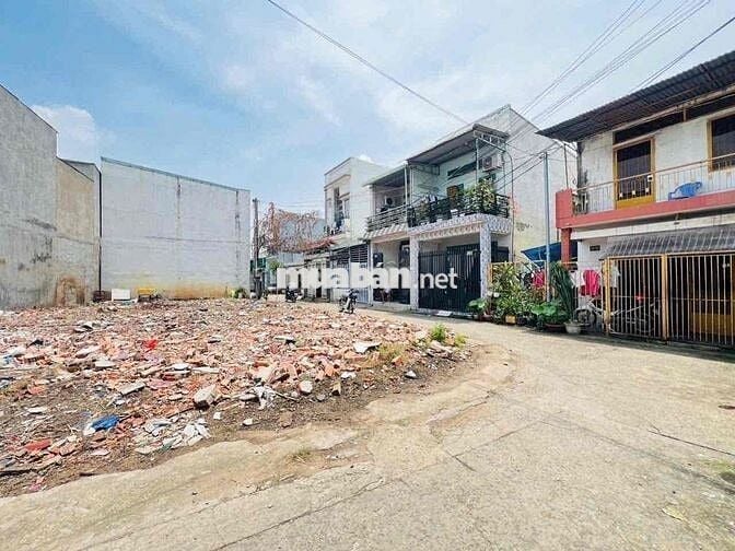 EM cần bán Lô đất sổ riêng thổ cư full - hẻm xe hơi 7c