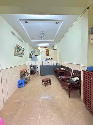 cho thuê nhà Đ.Trần Hưng Đạo Q1. 3pn 2wc nhà sạch đẹp.