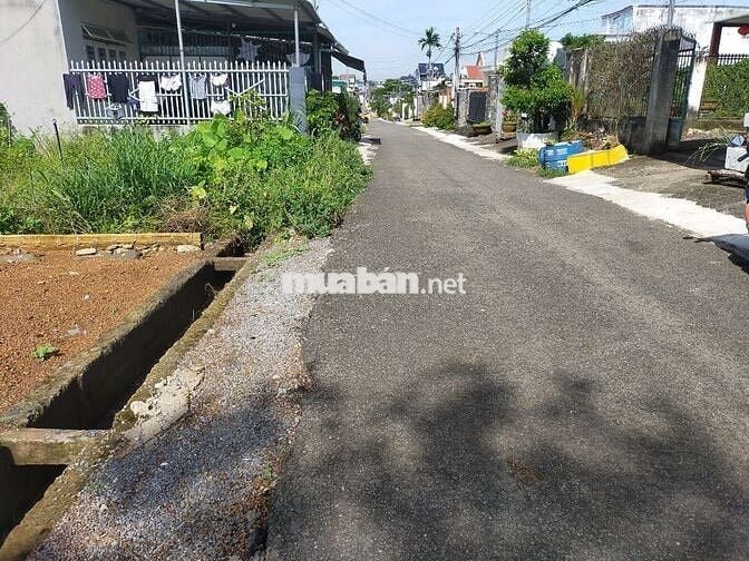 Chính chủ bán đất thổ cư.mặt tiền đường nhựa