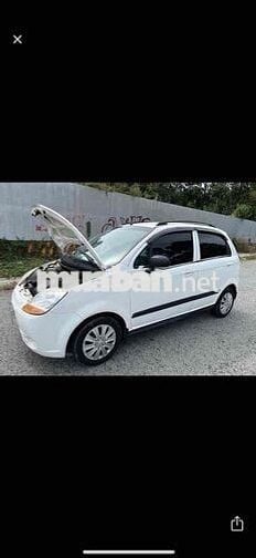 Chevrolet Spark số sàn 5 chỗ màu trắng