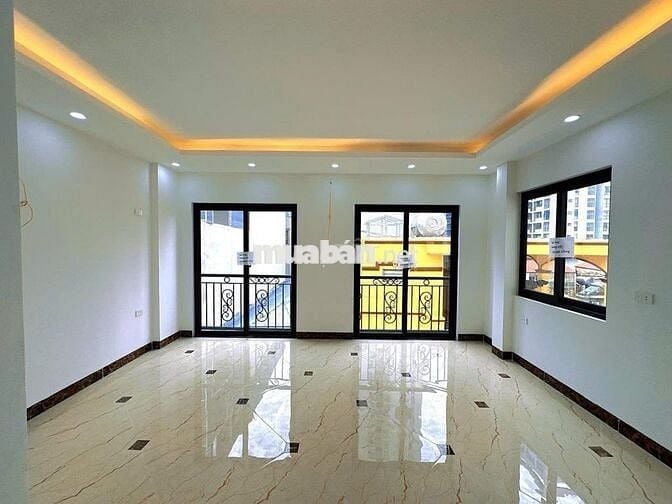 Nhà Lạc Long Quân, Tây Hồ, 6T, thang máy, gara ô tô, ở và KD, 20 tỷ