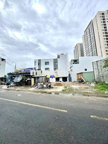 ĐẤT GIỮA NGÃ TƯ 10 TOÀ CHUNG CƯ ORI