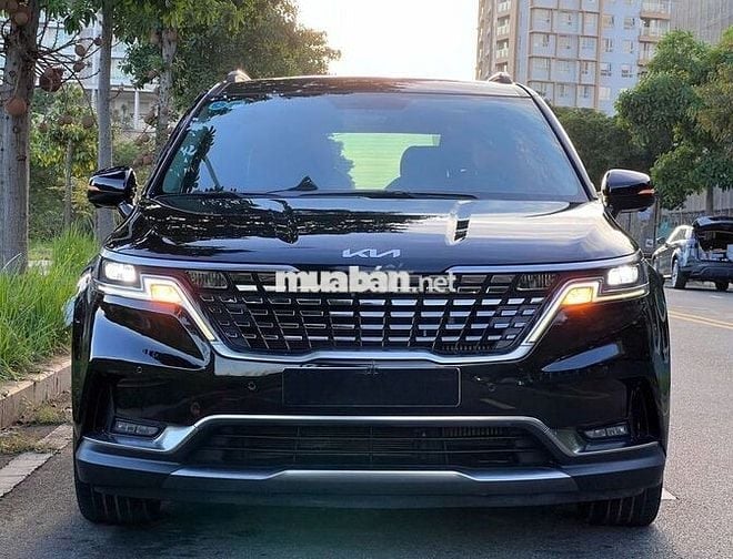 Kia Carnival 2023 Premium 2.2D 7S - 50000 km