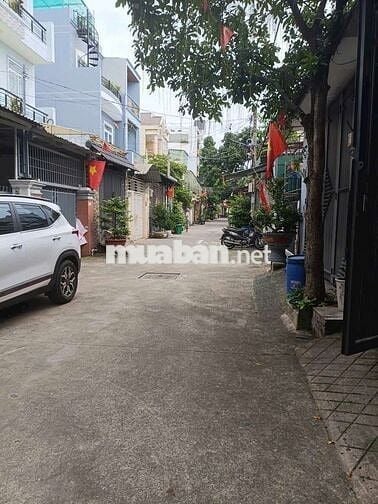 NHÀ XÂY KIÊN CỐ 1 / ĐƯỜNG TRƯƠNG THỊ HOA. HẺM TRƯỚC NHÀ 6M VỊ TRÍ ĐẸP