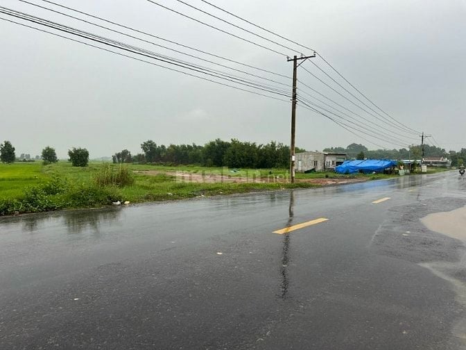 Bán 3000m2 mặt tiền đường tỉnh lộ 7 full thổ cư hiện hữu xây dựng full