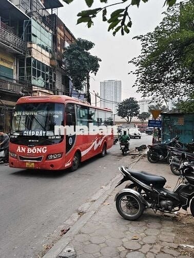 CHO THUÊ NHÀ PHỐ GIẢI PHÓNG, CẠNH BẾN XE GIÁP BÁT, 300M2 ST