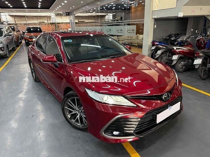 Toyota Camry 2.0Q 2022 lướt giá tốt ạ