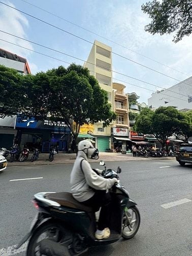 Bán gấp nhà MT Q.10 DT 8,5 x 25m CTXD Hầm & 7 Tầng Giá 45 tỷ