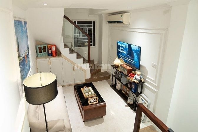 Nhà 4,5T đẹp ngõ Tôn Đức Thắng-Văn Miếu ngõ 2,5m cách Mp 60m dt 18m 