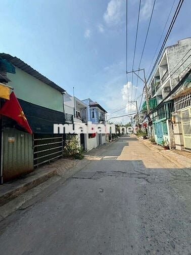 Nhà 3 lầu 4m x 18m 5,2 tỷ xã Phước Kiển hiếm , xe hơi tới nơi sát MT