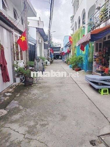 GẤP BÁN GIẢM SÂU, NHÀ 3 TẦNG, GIÁ 5.3TỶ, 4X13 ĐƯỜNG TRƯỚC NHÀ 6M THÔNG