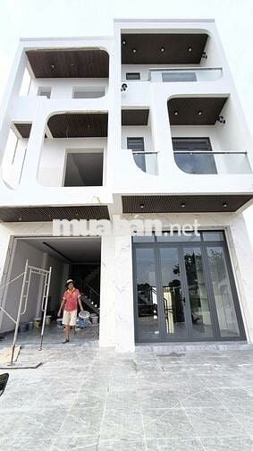 Bán nhà đẹp 2 lầu công năng rộng rãi, vị trí trung tâm chợ Rạch Kiến